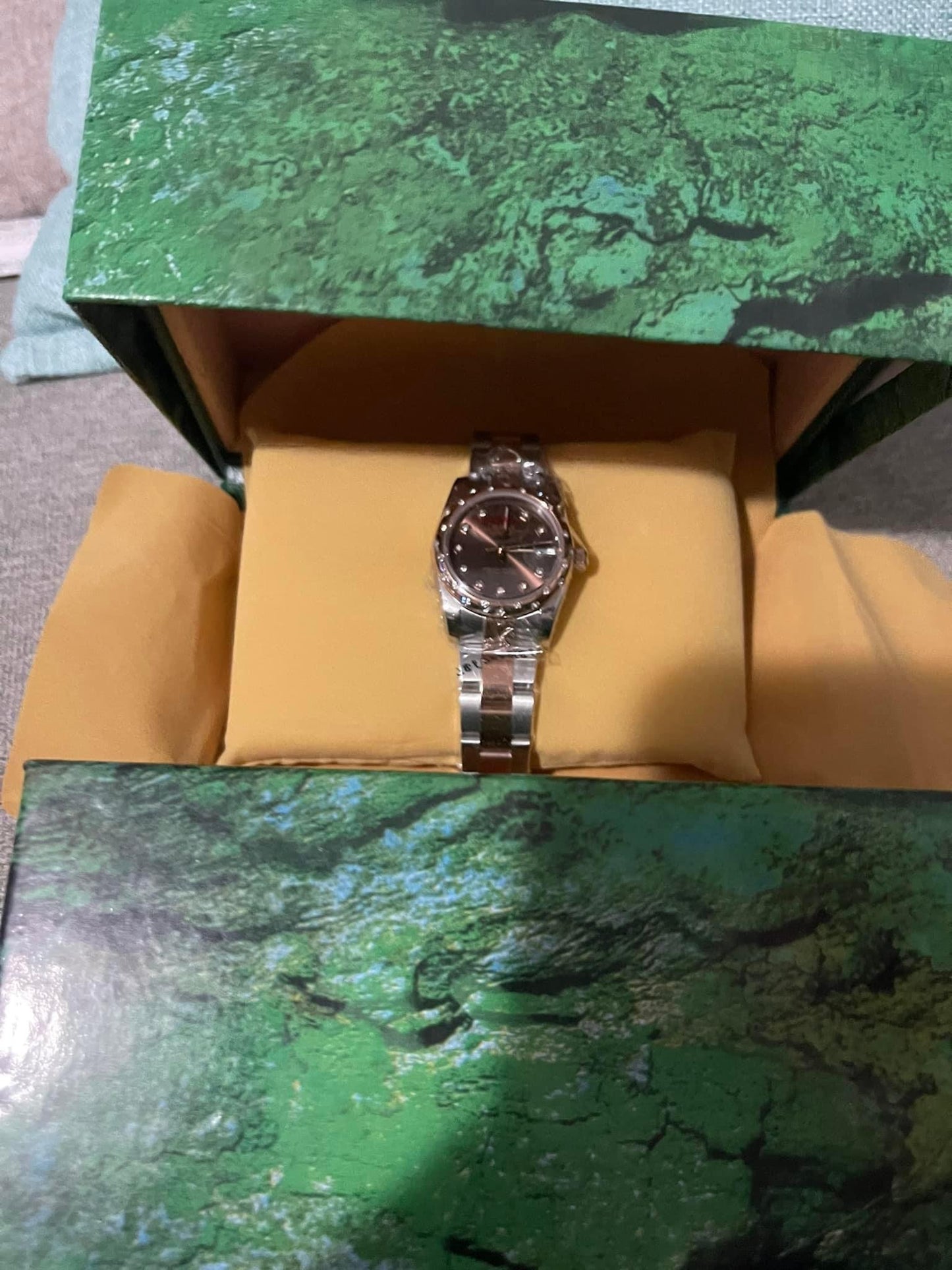 R brown face women’s watch