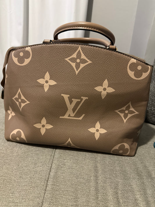 LV tote